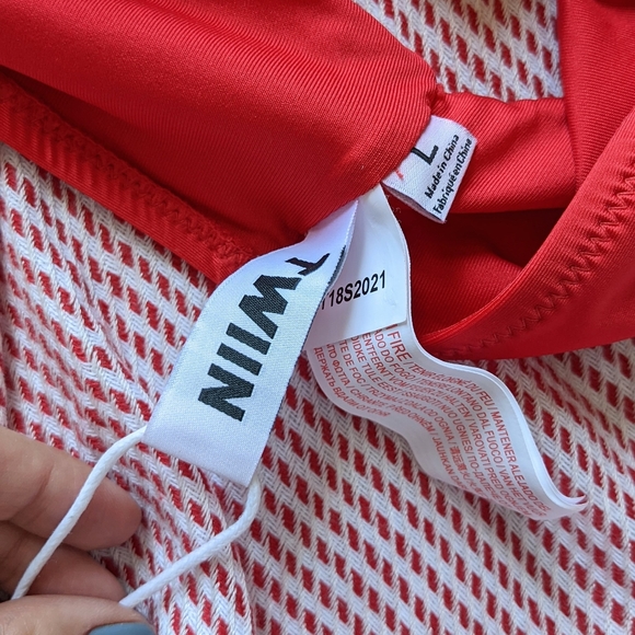 Summer 🌞 SALE Revolve Twiin Red, Size L Bikini Top, Pamela Knot Twist Large - Picture 4 of 11